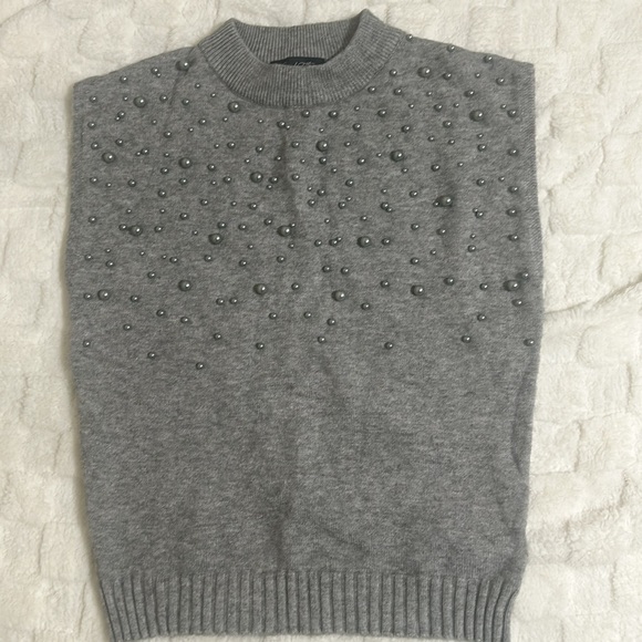 Gray Sleeveless Sweater with Beaded Design - Picture 7 of 7